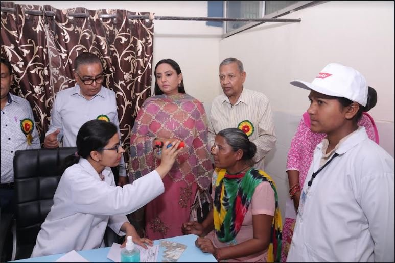 Dr. Rupali Sethi examining a patient at the camp