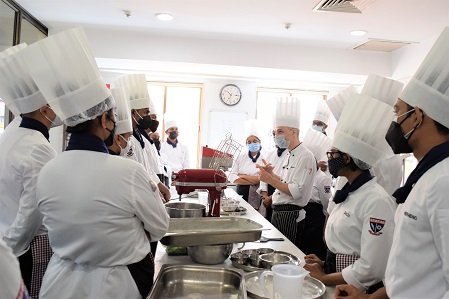 VMSIIHE students during an interactiveculinary session at the campus in Goa (1)
