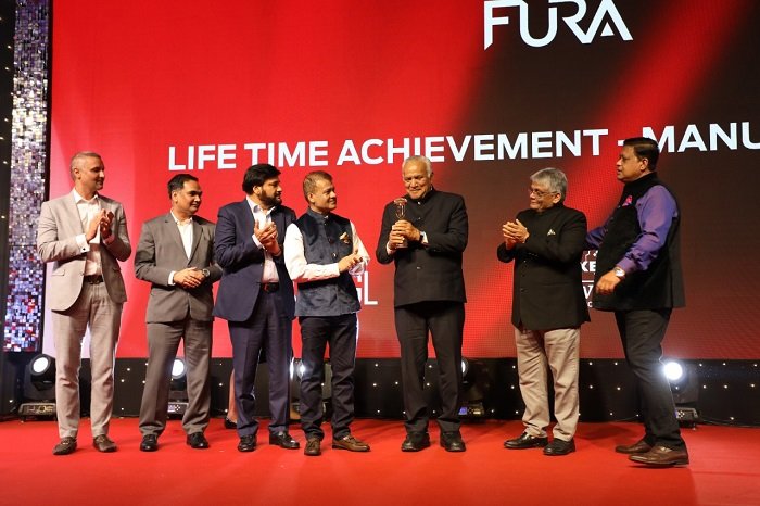 Navrattan Kothari facilitated with the Lifetime Achievement Award 2022