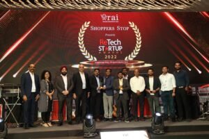 Winners of RAI ReTech Startups Awards 2022 with Kumar Rajagopalan - CEO, RAI, Bhupesh Dinger - Enrich Salons, Sandeep Jabbal and Shwetal Basu of Shoppers Stop. (1)