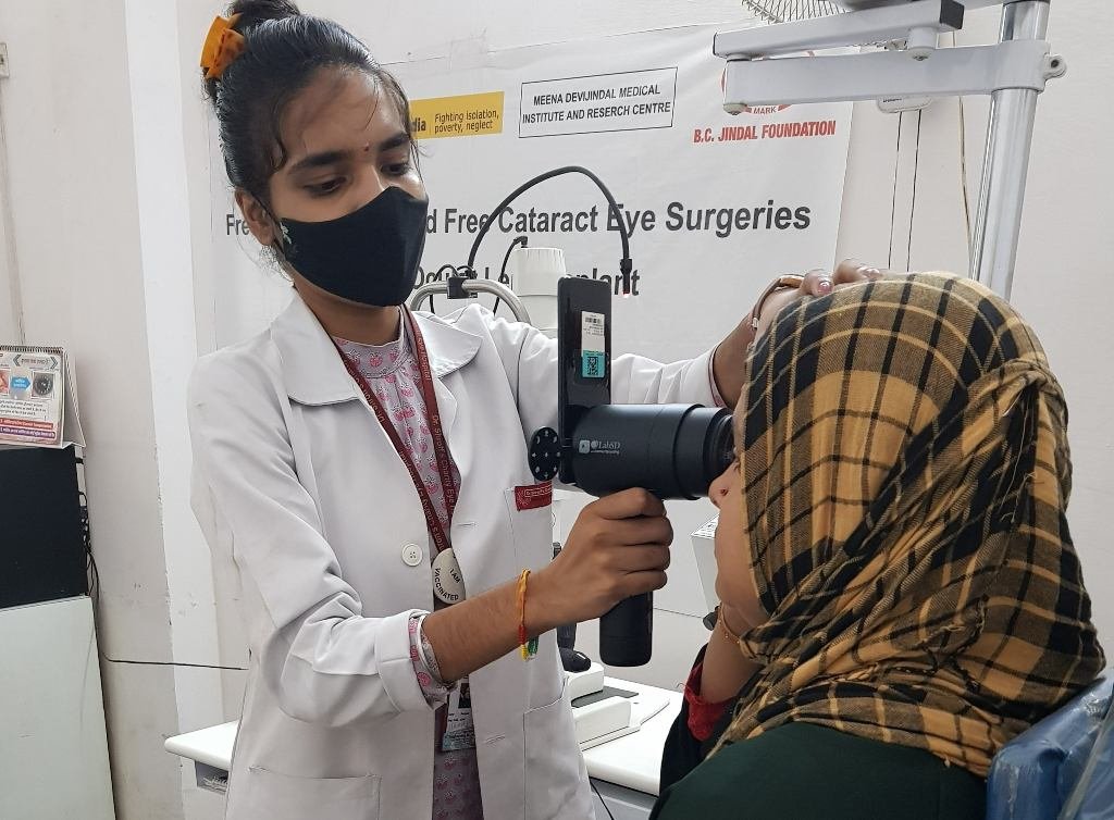 This World Sight Day, Samsung Sets a Target to Screen 150,000 People in India for Eye Diseases Using its EYELIKE™ Fundus Camera