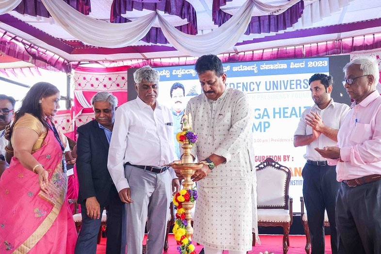 Yelahanka MLA Shri S. R. Vishwanath inaugurating the Mega Health Camp organised at Presidency University, Bengaluru