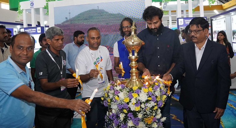 Abhijit_ Rajesh Vetcha_Aditya Reddy_Jayapal Reddy_ Srinivas Avasarala __Vishwaraj Mohan _Srikanth seen at the opening of Sports Expo at Hitex